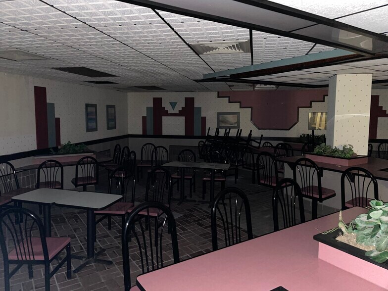 More Photos Of 441 N Lake St, Madison Storefront Retail Office For Sale