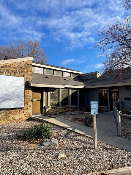 More Photos Of 3200 Sycamore Ct, Columbus Medical For Sale