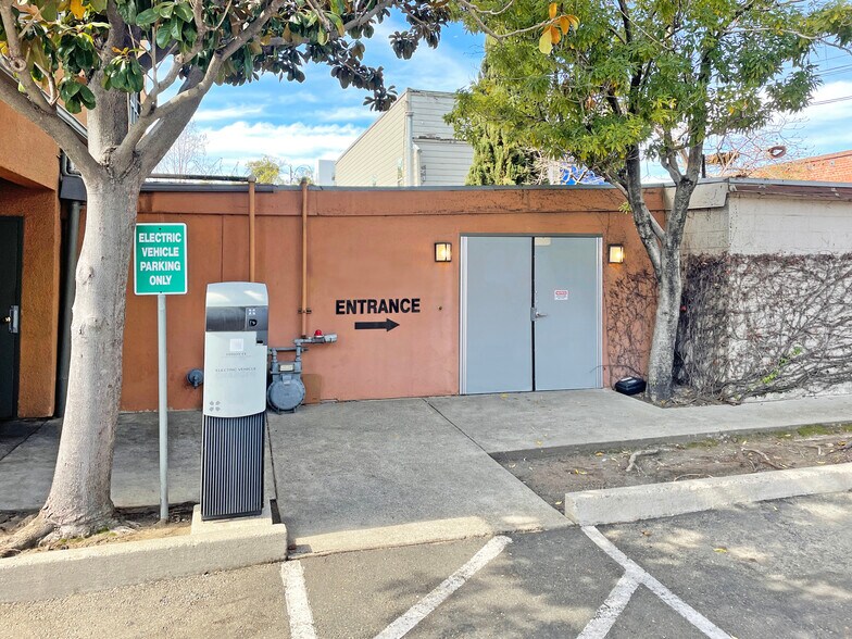 More Photos Of 2395-2399 Shattuck Ave, Berkeley Unknown For Lease