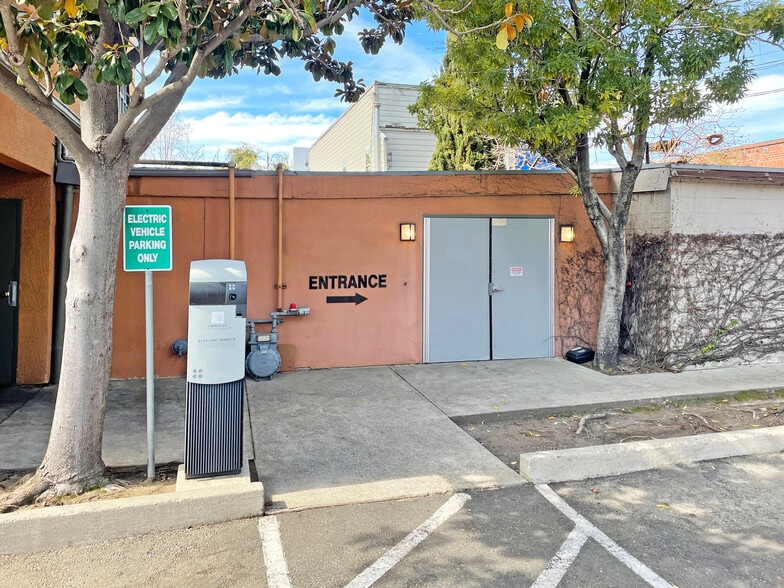 More Photos Of 2395-2399 Shattuck Ave, Berkeley Unknown For Lease