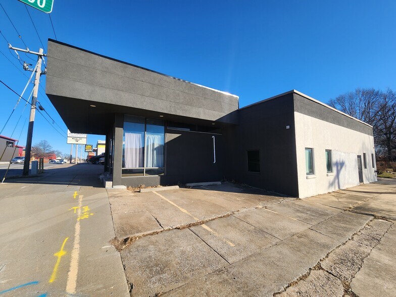 More Photos Of 2908 E 15th St, Tulsa Freestanding For Lease