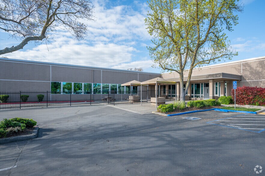More Photos Of 9738 Lincoln Village Dr, Sacramento Office For Lease