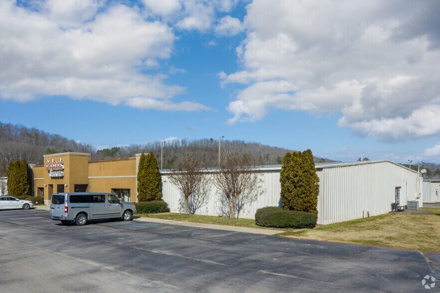 More Photos Of 2000 Clowdus Dr, Oneonta Freestanding For Sale