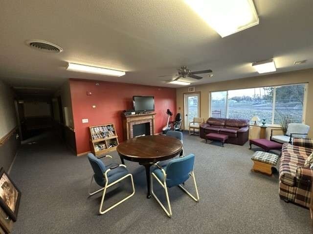 More Photos Of 406 W Vinton St, Spencer Hotel For Sale