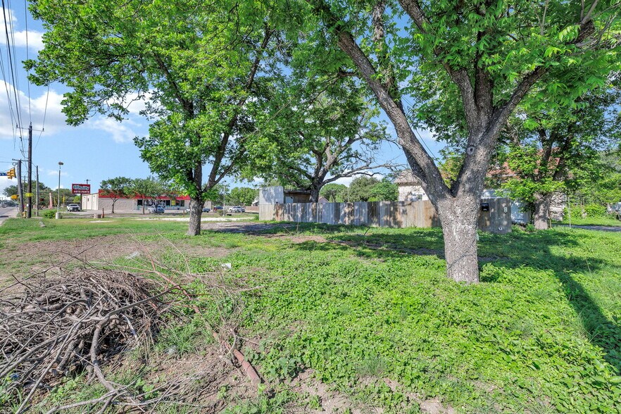 More Photos Of 1023 Cupples Rd, San Antonio Land For Sale