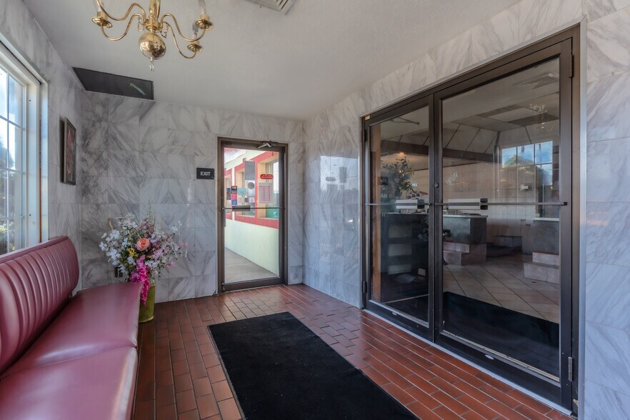 More Photos Of 1061 S 25th St, Easton Restaurant For Sale