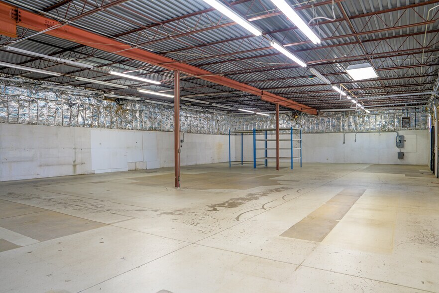 More Photos Of 2737 W 2nd Ave, Denver Warehouse For Lease