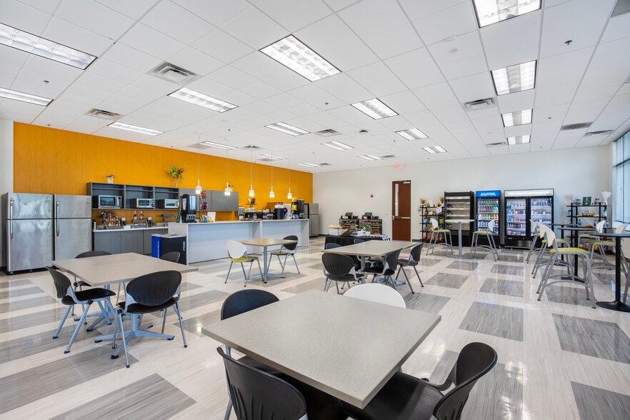 More Photos Of 70 S Keller Rd, Orlando Office For Sale