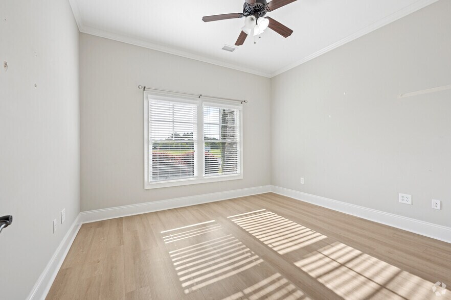 More Photos Of , Warner Robins Office For Sale