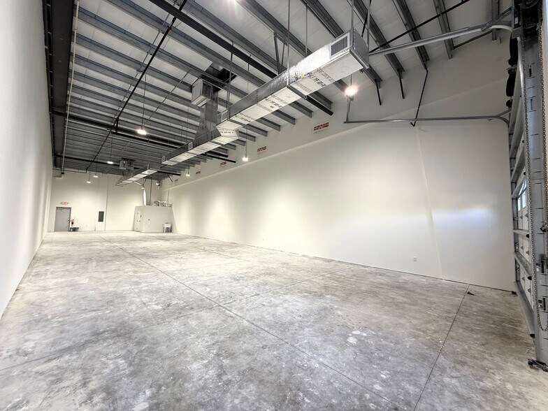More Photos Of 3945 Tollhouse Dr, Naples Warehouse For Lease