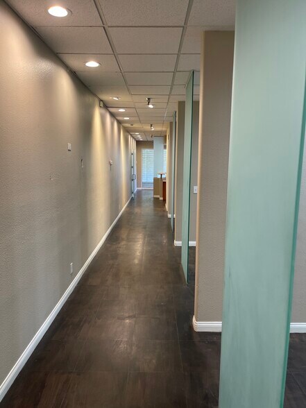 More Photos Of 3637-3755 E Thousand Oaks Blvd, Thousand Oaks Unknown For Lease