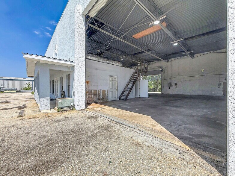 More Photos Of 5524 Independence Ct, Punta Gorda Warehouse For Sale