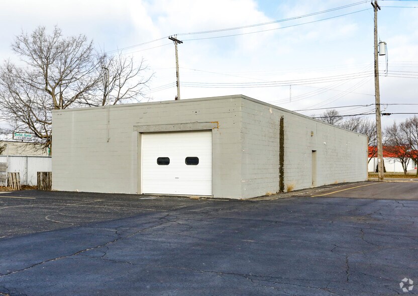 More Photos Of 3022-3026 E Michigan Ave, Lansing Freestanding For Sale