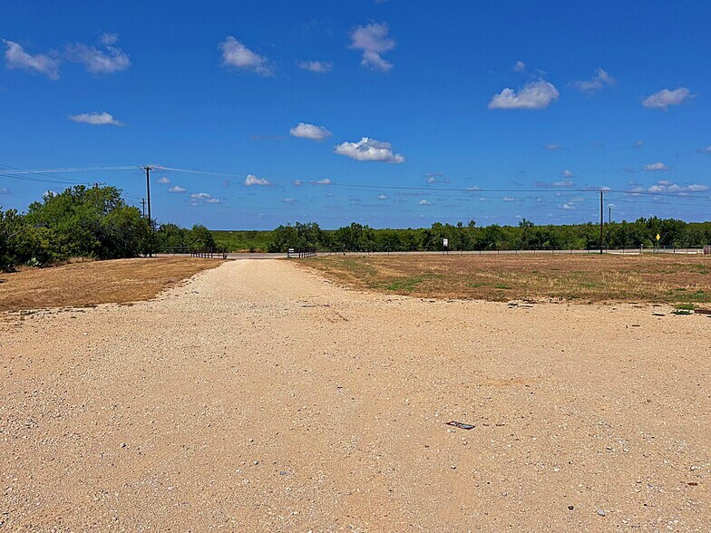 More Photos Of 823 TX-16, Jourdanton Land For Sale