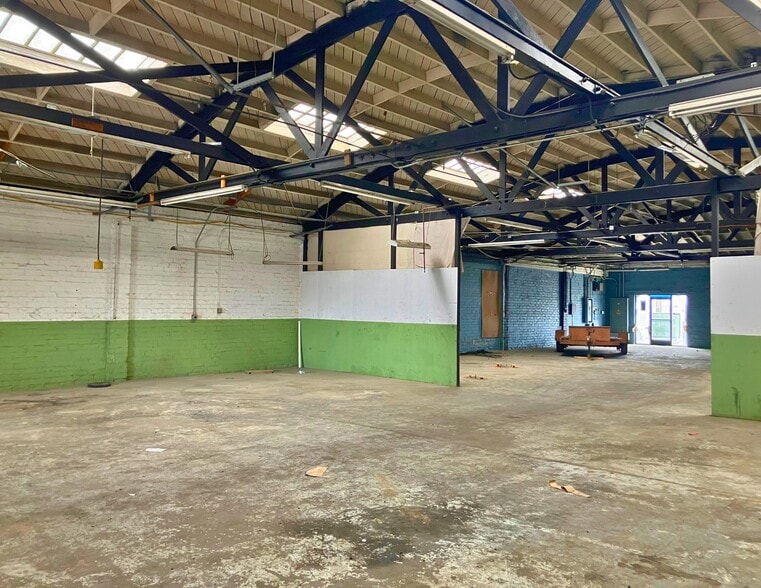 More Photos Of 36 E Palm Ave, Burbank Warehouse For Lease