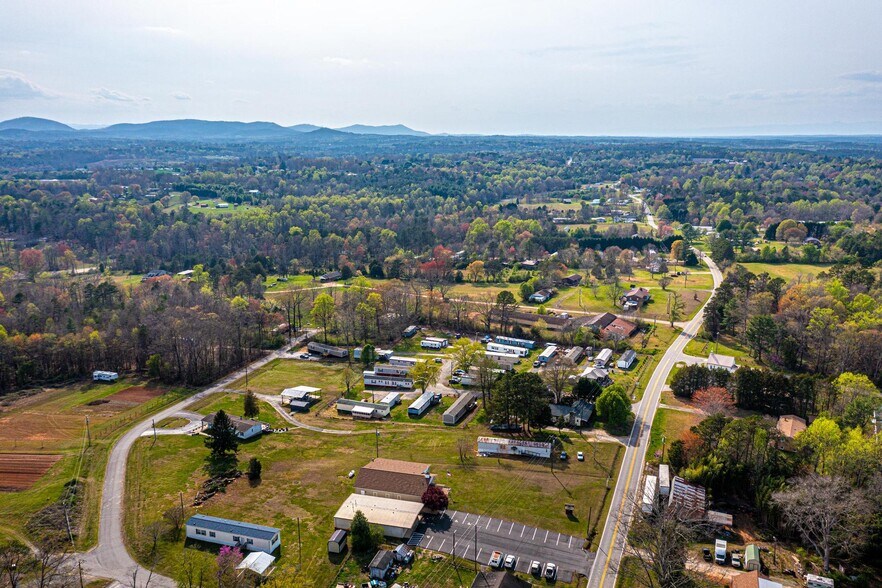 1521 Airport Rhodhiss Rd, Hickory, NC 28601 Manufactured Housing