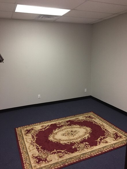 More Photos Of 337 Oaks Trl, Garland Office For Lease