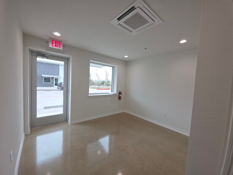 More Photos Of 1304 Leander Dr, Leander Warehouse For Lease