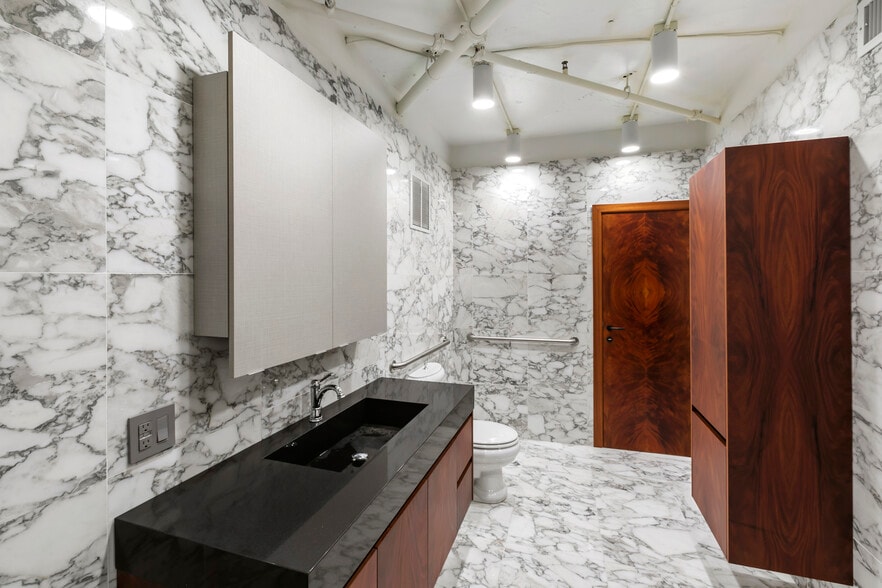 More Photos Of 1645-1649 Mission St, San Francisco Loft Creative Space For Sale