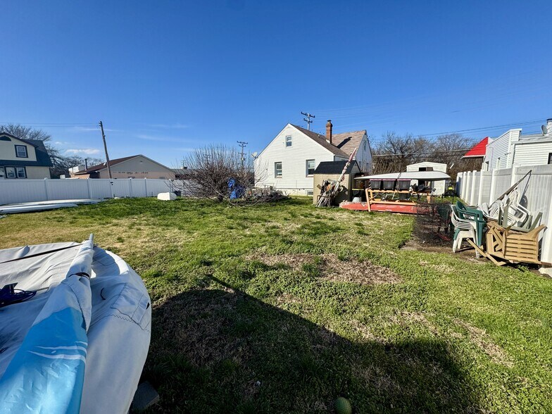 More Photos Of 2725 North Point Rd, Dundalk Office For Sale