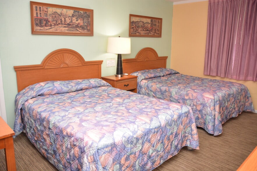 Primary Photo Of 16872 SE Highway 19, Cross City Hotel For Sale