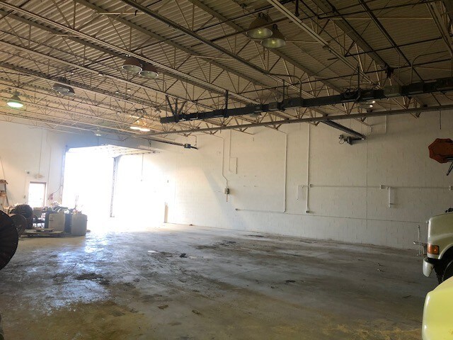 More Photos Of 35468 Groesbeck Hwy, Clinton Township Warehouse For Lease