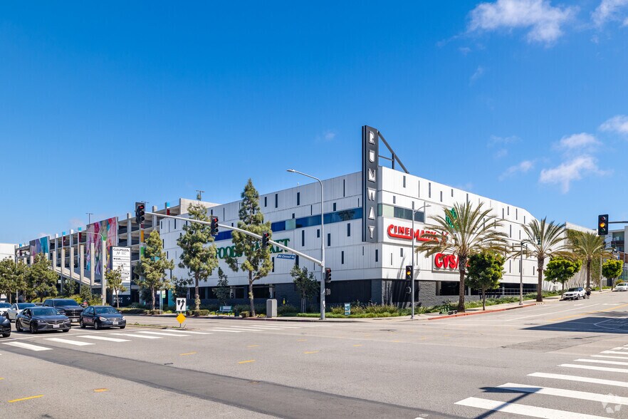 Primary Photo Of 12746 W Jefferson Blvd, Playa Vista General Retail For Lease