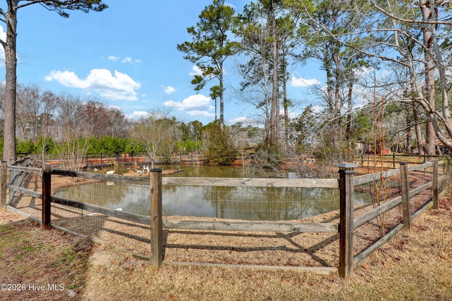 More Photos Of 1098 Hoover Rd, Hampstead Specialty For Sale