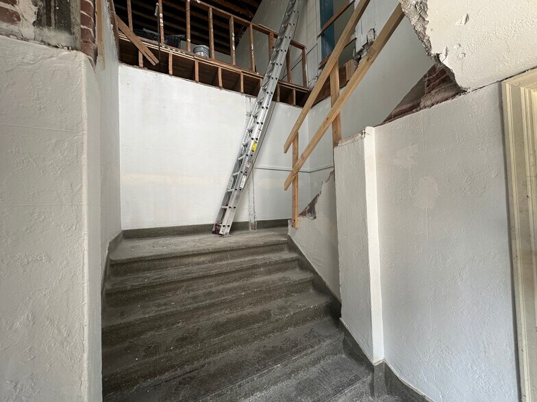 More Photos Of 15 E Iowa Ave, Denver Storefront For Sale