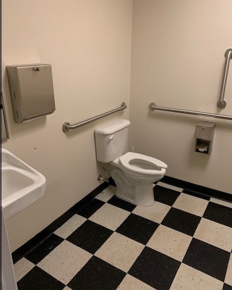 More Photos Of 203 N Franklin St, Remington Storefront Retail Office For Lease