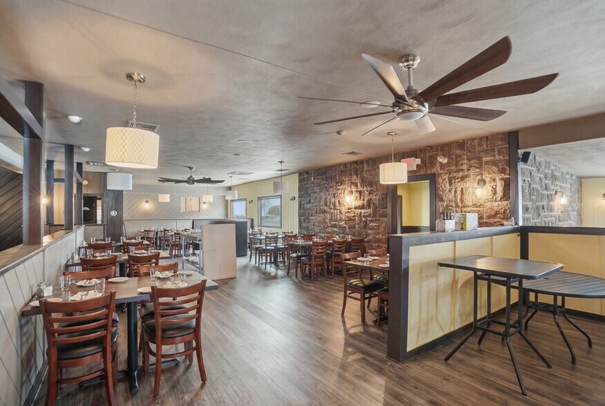 More Photos Of 332 Farnum Pike, Smithfield Restaurant For Sale