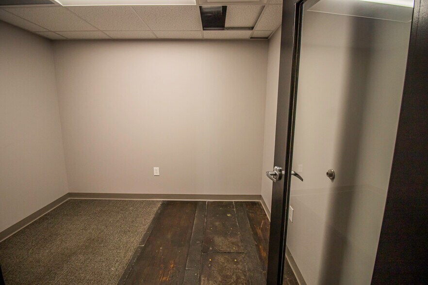 More Photos Of 615 Ferry St, Lafayette Office For Lease