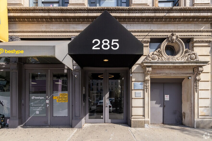 More Photos Of 285 W Broadway, New York Office For Lease