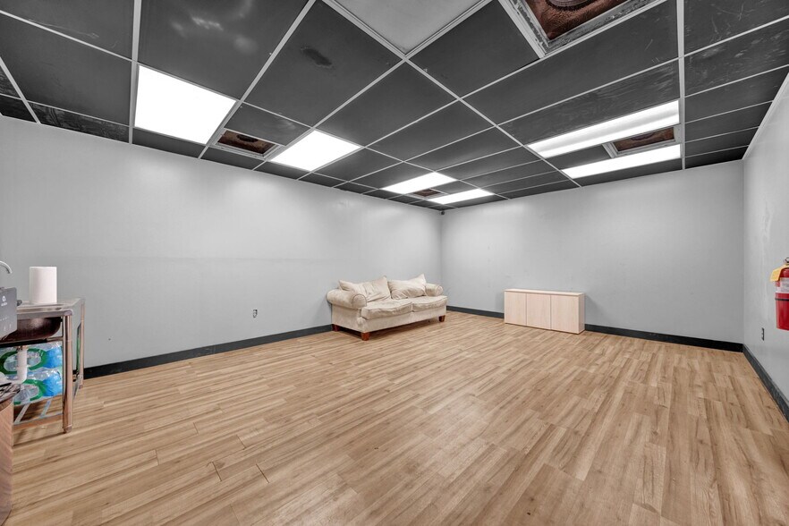 More Photos Of 5079 Old Summer Rd, Memphis General Retail For Sale