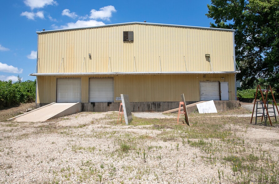 More Photos Of 414 US Highway 79 N, Henderson Industrial For Sale