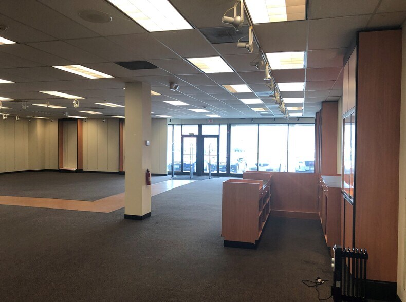 More Photos Of 8727-8735 S Cicero Ave, Hometown Unknown For Lease