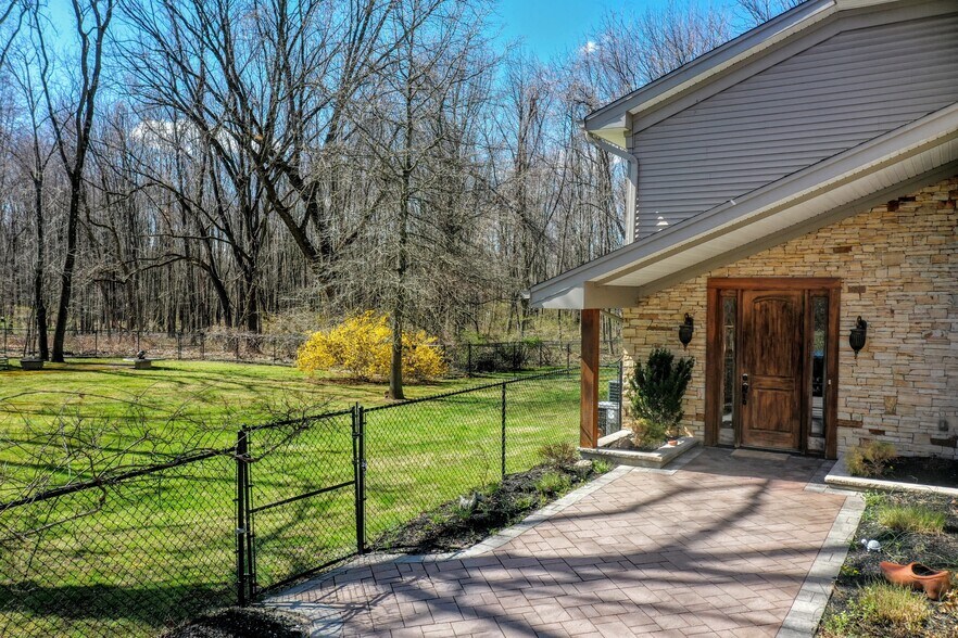 More Photos Of 455 Newark Pompton Tpke, Wayne Office Residential For Lease