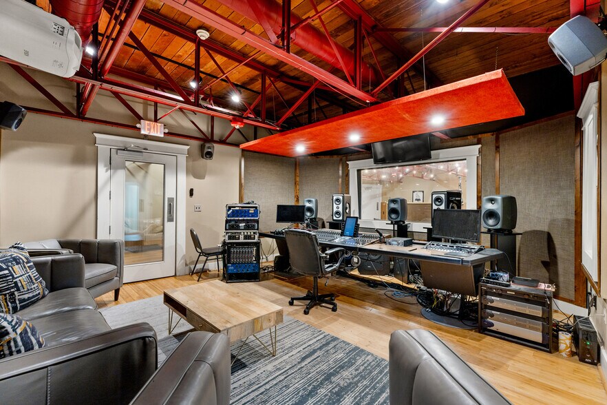 More Photos Of 2908 Epperly Dr, Del City Loft Creative Space For Sale