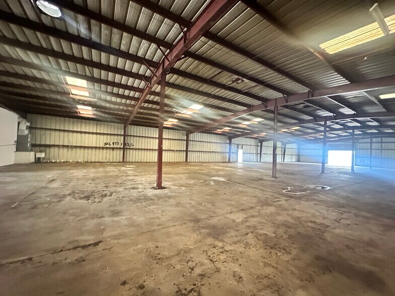 More Photos Of 3876 Bengert St, Orlando Warehouse For Lease