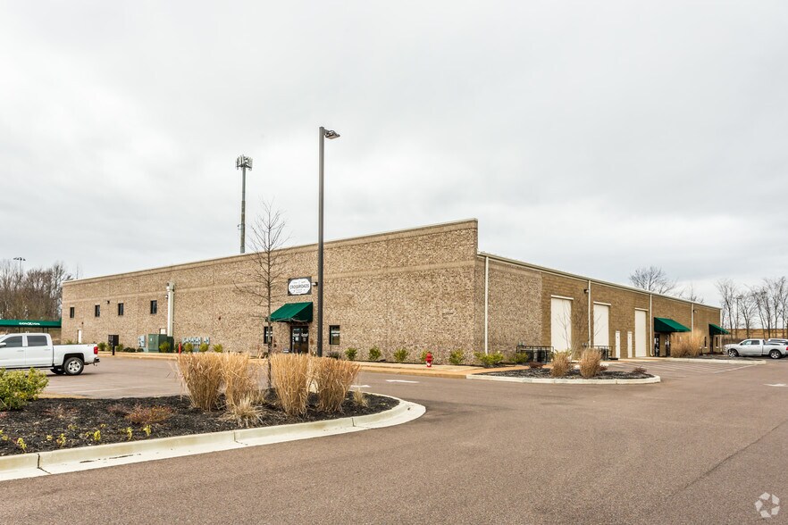 More Photos Of 8804 Caroma St, Olive Branch Flex For Lease