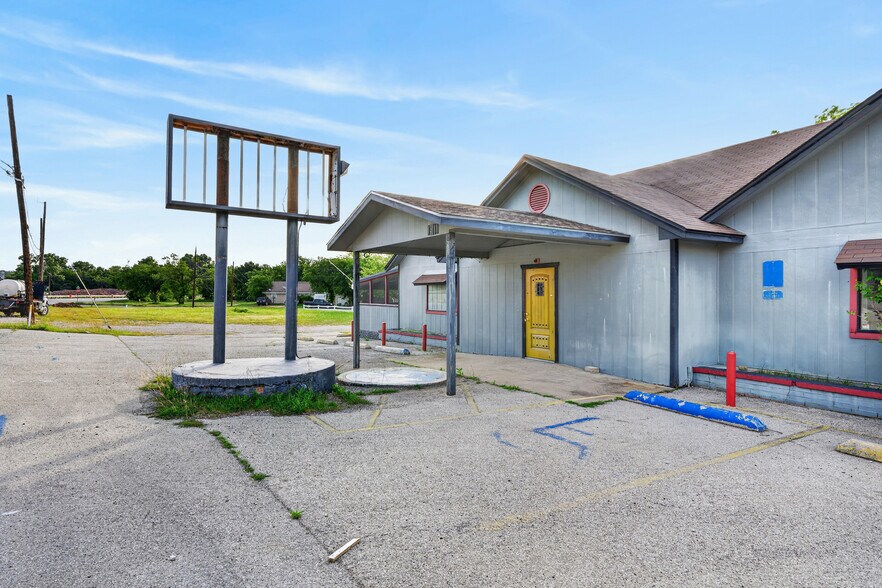 More Photos Of 1311 Highway 180 W, Mineral Wells Flex For Sale