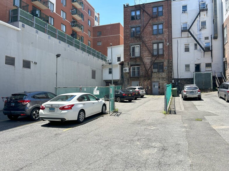 More Photos Of 137 Mamaroneck Ave, Mamaroneck Storefront Retail Residential For Lease