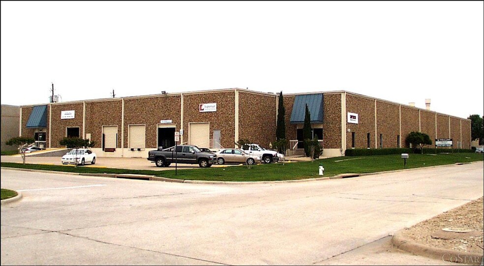 More Photos Of 4101-4103 Lindbergh Dr, Addison Warehouse For Lease