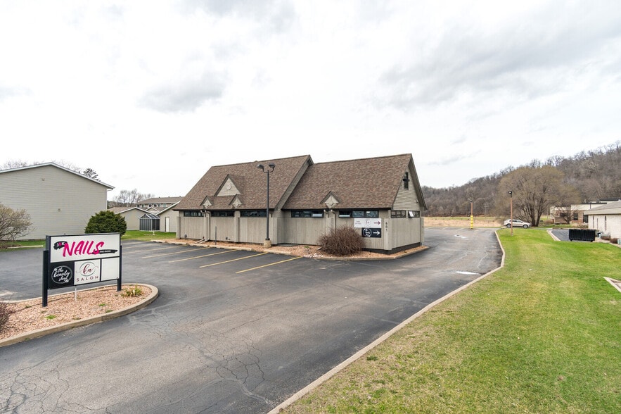 Primary Photo Of 601 McHugh Rd, Holmen General Retail For Lease