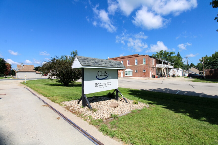 More Photos Of 135 E Front St, Claremont Specialty For Sale