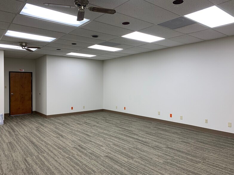 More Photos Of 422 E Avenue B, Robstown Medical For Lease
