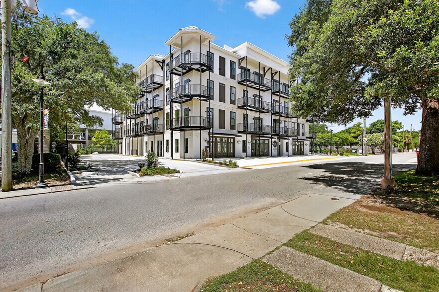 More Photos Of 124 Court St, Bay Saint Louis Office For Sale
