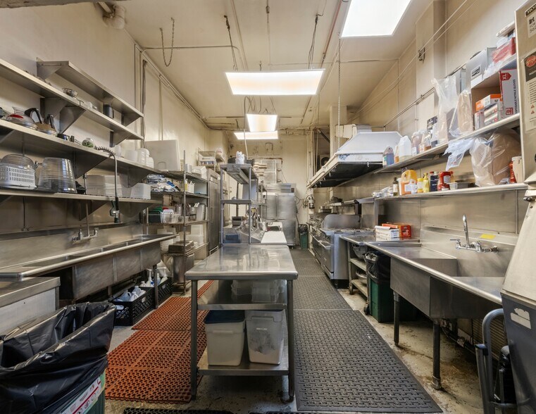 More Photos Of 6646 Hollywood Blvd, Hollywood Storefront Retail Office For Sale