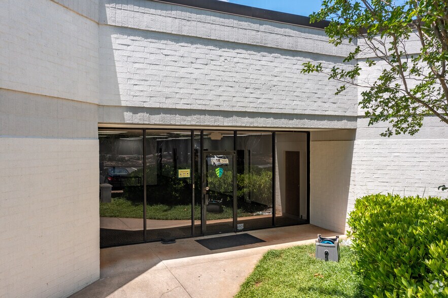 More Photos Of 5875 Peachtree Industrial Blvd, Norcross Unknown For Lease