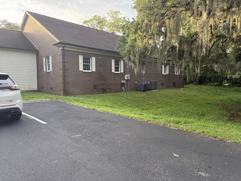 More Photos Of 500 NE 8th Ave, Ocala Office For Sale